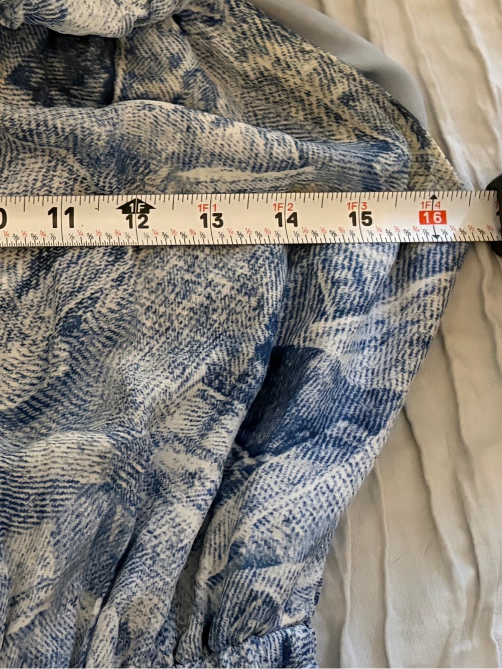 L'Agence Leonie Silk Off-The-Shoulder Dress Denim Print Small Read Flaws (pics) - Picture 10 of 10